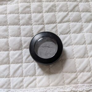 MAC 単色アイシャドウ グレー
