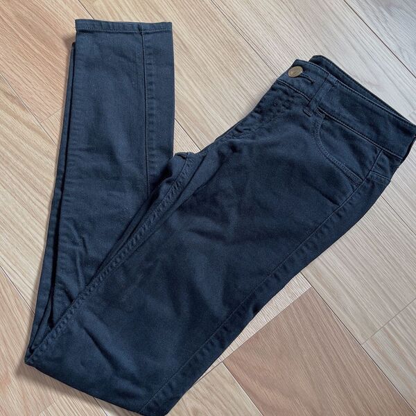 サイズ61cm*ユニクロ UNIQLO テーパードスキニージーンズ ブラック 黒