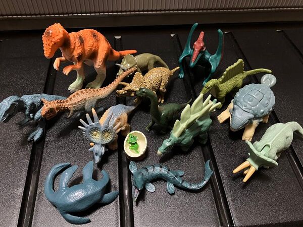 恐竜フィギュア