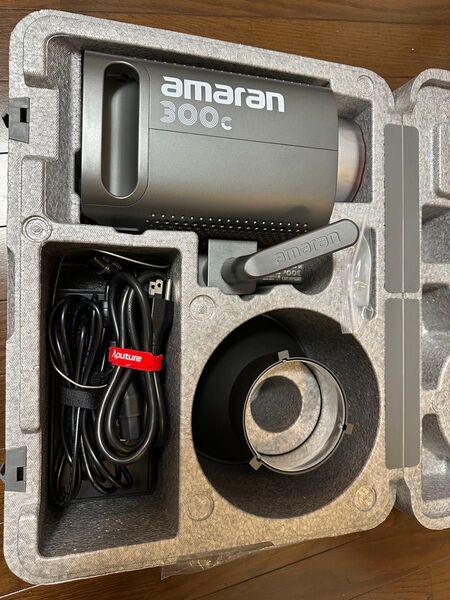 amaran COB 300c スポットライト