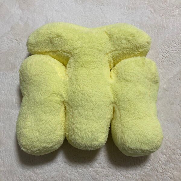 阪神タイガース ロゴクッション 淡い黄色