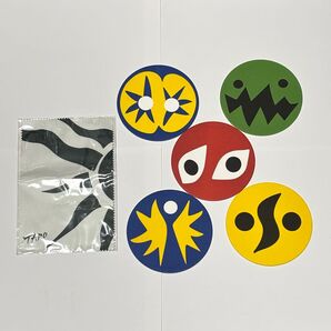 岡本太郎 「太陽の塔」のミニクロス(スマホやメガネ拭き)と「坐ることを拒否する椅子」の紙コースター5種