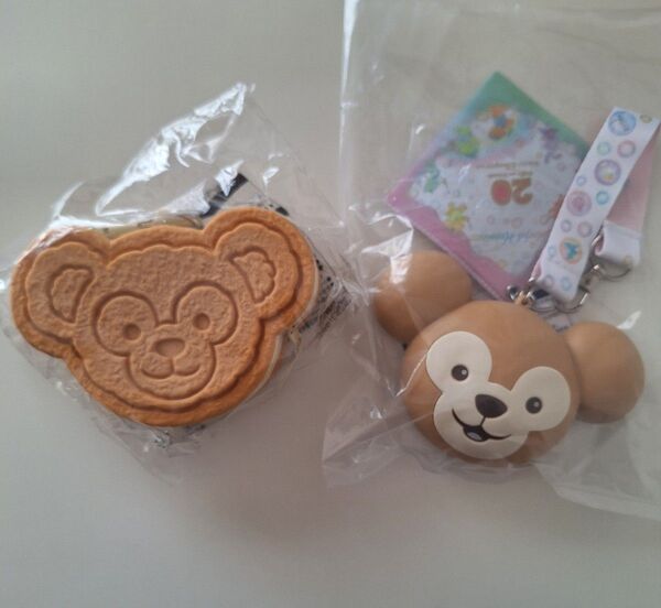 【新品】東京ディズニーシー ダッフィー&フレンズ20周年カラフルハピネス クッキー スーベニア ミニスナックケース