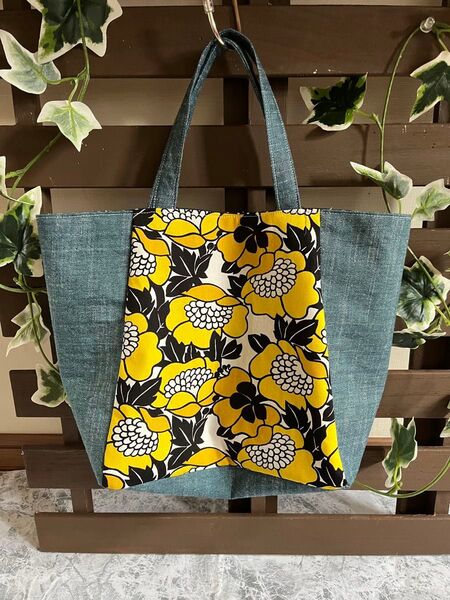 ハンドメイド トートバッグ 花柄 北欧柄 デニム生地 台形バッグ 買い物 お散歩 ランチバッグ 通勤バッグ サブバッグ