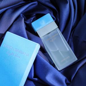 【0026】DOLCE & GABBANA light blue 25ml