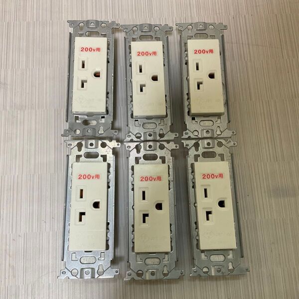 送料込 FC15A・20A兼用埋込接地コンセント(250V) 6個セット WN1922