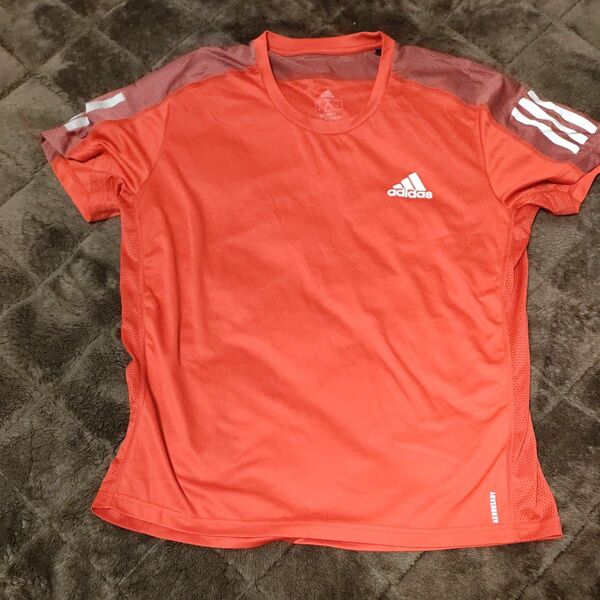 アディダス赤 半袖Tシャツ スポーツウェア