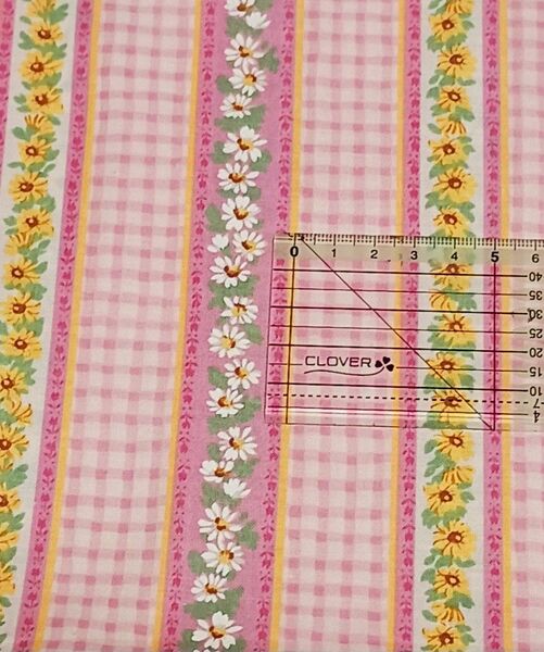52 チェック&チロリアンテープ模様 生地 ピンク系 はぎれ 88×50cm