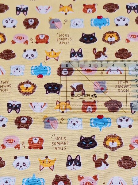155 動物柄生地 オックス生地 クリーム色 110×50cm