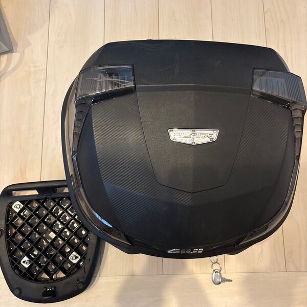 GIVI BLADE B37NTMLD モノロックケース