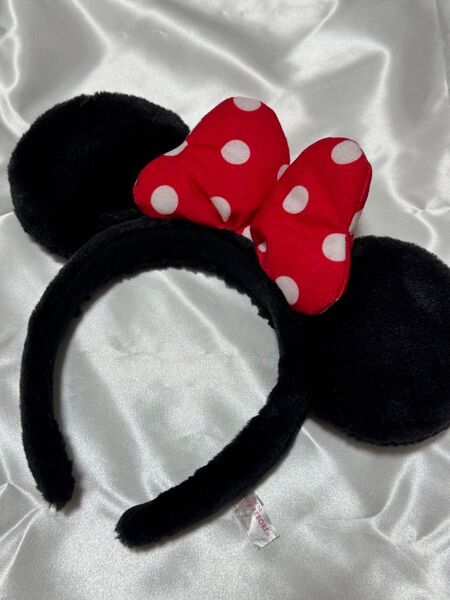 ミニーマウス カチューシャ ドット柄 赤黒 ディズニー Disney