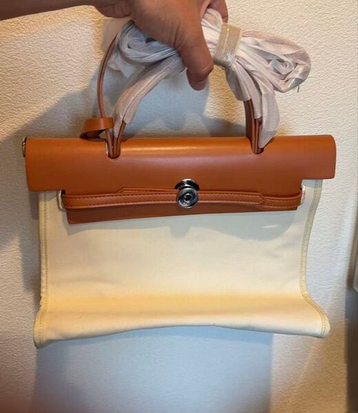 オレンジとクリーム色のバッグ 未使用