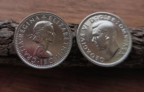 ラッキー英国のウエディングコインセット イギリス シックスペンスコイン 王&女王イギリスの1948年と1967年のシックスペンス