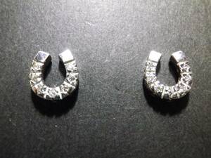 K18 white gold horseshoe earrings 