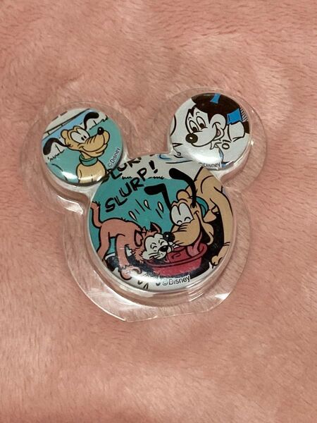ユニクロ ディズニー 缶バッジ 3個セット ミッキー プルート