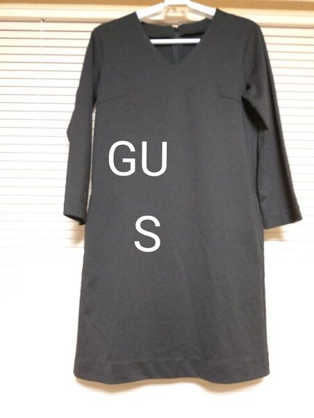 GU ブラック シンプルワンピース