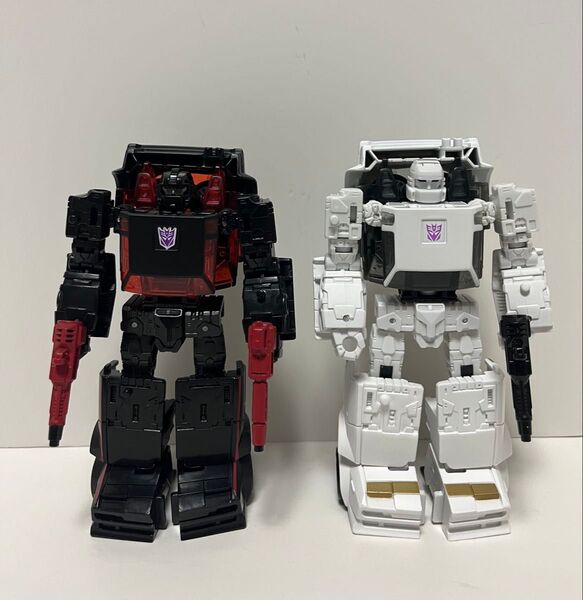 トランスフォーマー アースライズ ラナバウト&ラナマック バトルチャージャー