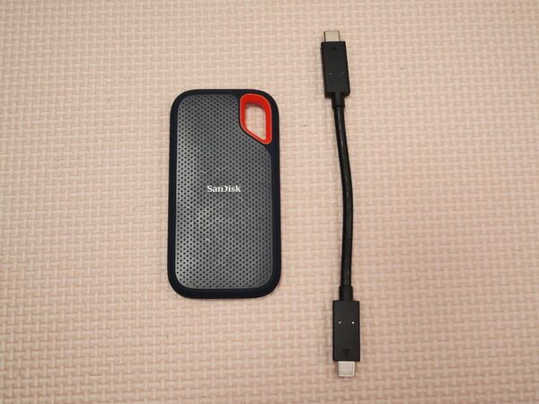 美品 SanDisk SSD 外付け 1TB USB3.2Gen2 SDSSDE61-1T00-GH25 送料無料