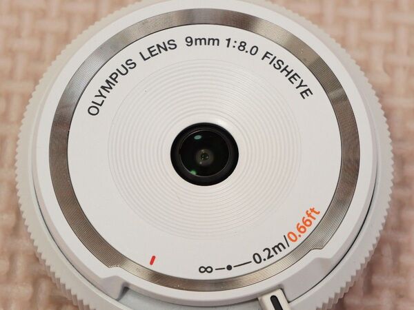 美品 オリンパス OLYMPUS ミラーレス一眼 9mm f8 フィッシュアイ ボディキャップレンズ ホワイト BCL-0980