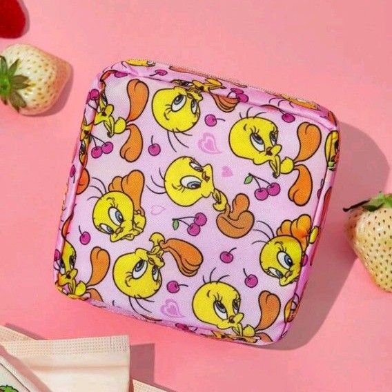 LOONEY TUNESトゥイーティーとチェリー柄ピンクのポーチ