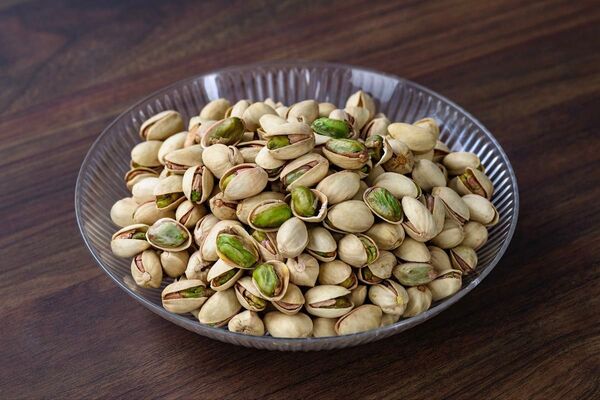 アメリカ産 ピスタチオ 大容量300g 業務用 食物繊維 美容 ポリフェノール