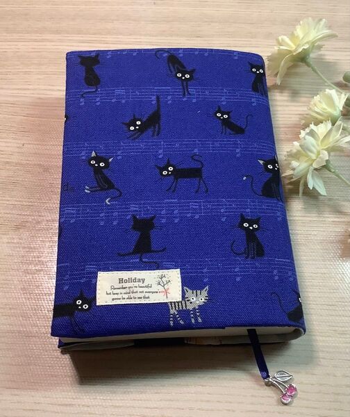 ブックカバー 文庫本サイズ ハンドメイド しおりリボン付き 猫柄