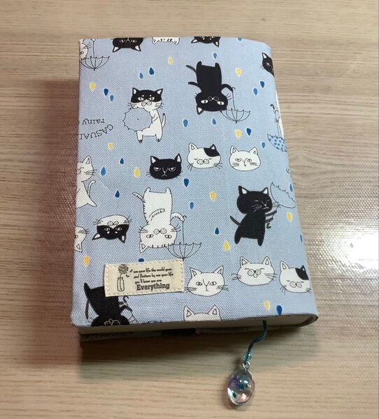 ブックカバー ハンドメイド 文庫本サイズ しおり紐付き 猫柄