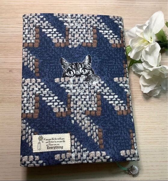 ブックカバー 文庫本サイズ しおり紐付き 猫柄