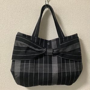 トートバッグ ファスナーポケット、リボン飾り付き