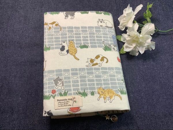 ブックカバー 文庫本サイズ ハンドメイド しおり紐付き 猫柄