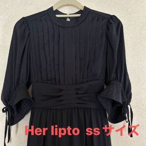Her Iip toブラックプリーツワンピース