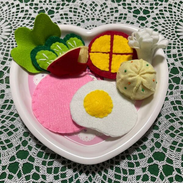 ♪ako♪ 新品 洗える手作りフエルトおままごと ハムエッグセット ハンドメイド 幼稚園 保育園 お家遊び お孫さん