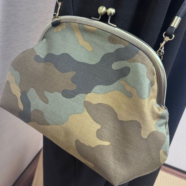 売り切り価格☆POPO☆ハンドメイド☆がま口ショルダーバッグ☆迷彩