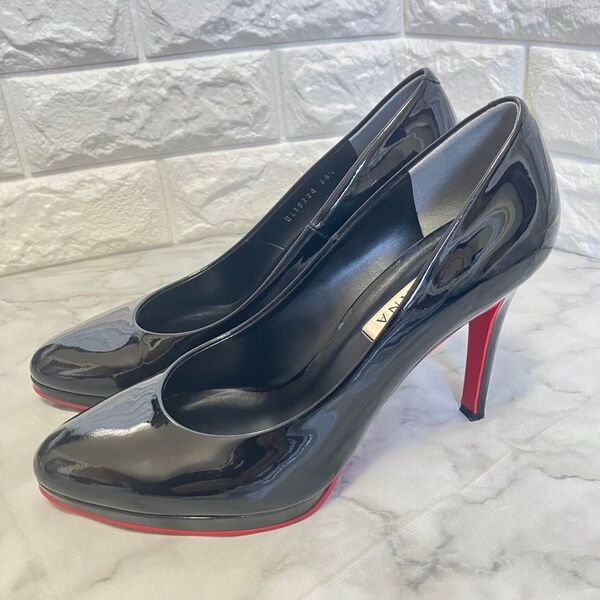 【極美品】DIANA アーモンドトゥ エナメル レッドソール ブラック 24.5 パンプス ヒール ダイアナ 黒