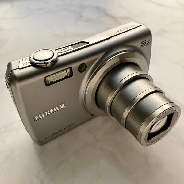 ★光学5倍ズーム★FUJIFILM FinePix F100fd シルバー★富士フィルム平成20年製CCDコンデジ