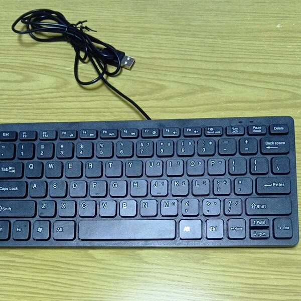 有線キーボード コンパクト ブラック