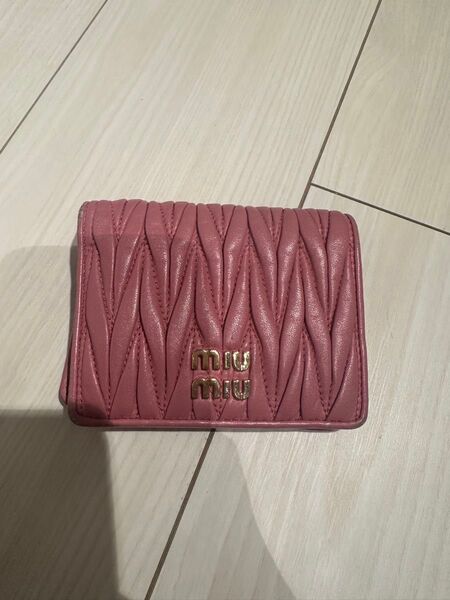 miumiu二つ折り財布miumiu 長財布 ミュウミュウ PRADA 財布 レザー