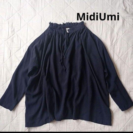 MidiUmi ミディウミ ワイドブラウス ギャザー スタンドカラー フリル 紺 ネイビー ゆったり 日本製 スキッパーシャツ