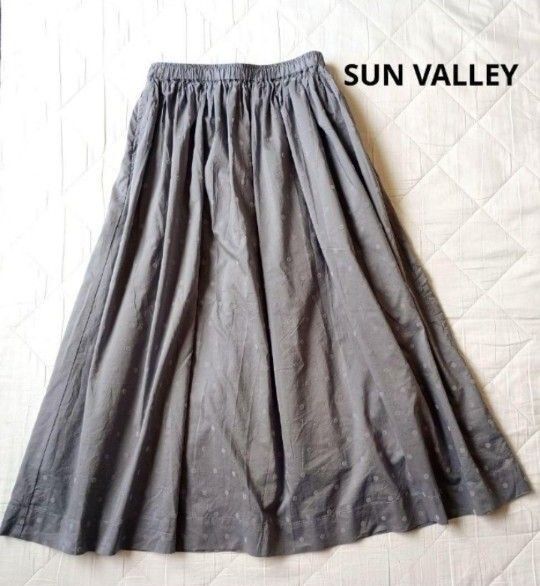 美品 SUN VALLEY サンバレー ロングスカート フレアスカート ドット柄 フロッキープリント グレー ナチュラン
