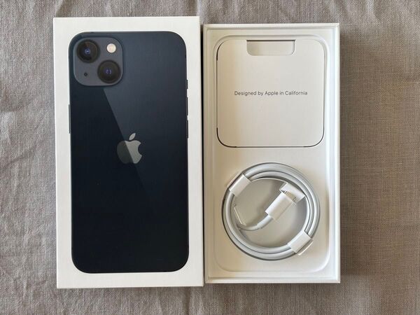 極美品 iPhone13 ミッドナイト 化粧箱 & 新品未使用 純正 USB-C - Lightningケーブル など付属品一式