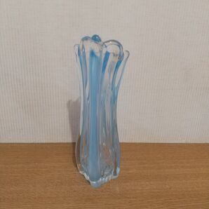 水色の一輪挿し 花瓶 ガラス工芸