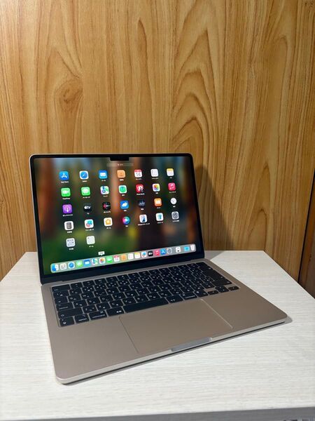 Macbook Air M3/8GB/256GB/充放電回数30回/スターライト。
