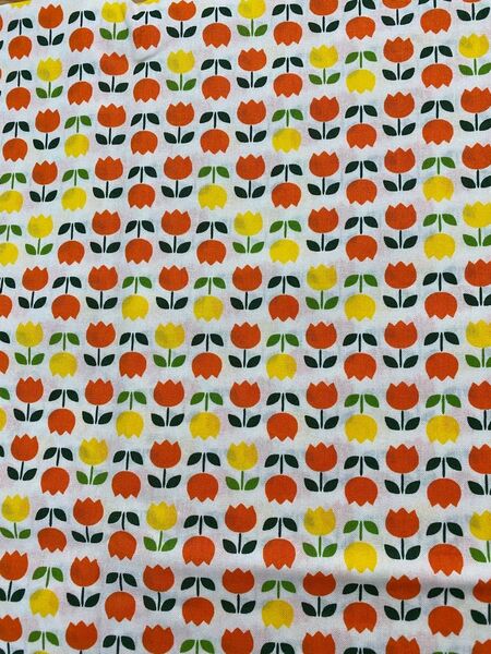 チューリップ柄 生地 ハギレ 50cm×110cm