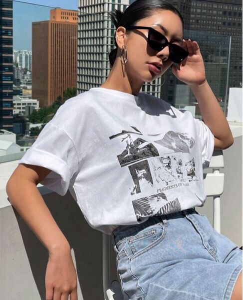 shein ホワイト グラフィックプリント Tシャツ