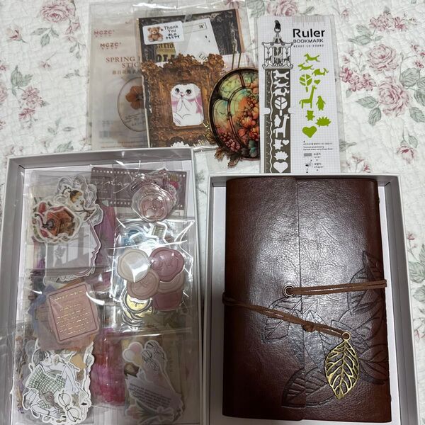 コラージュ手帳とコラージュ素材。フレークシールなど。