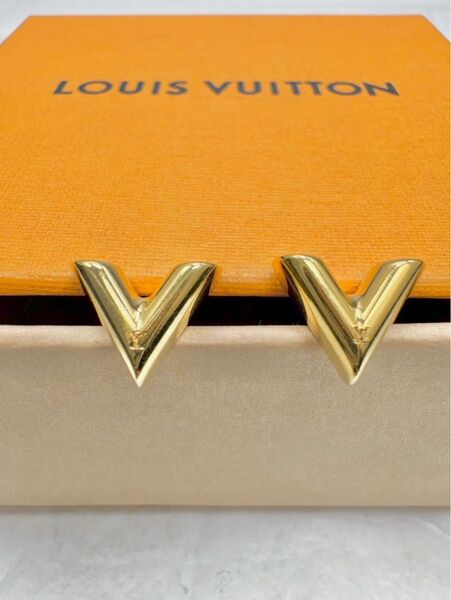 ルイヴィトン LV エセンシャルV ピアス ゴールド
