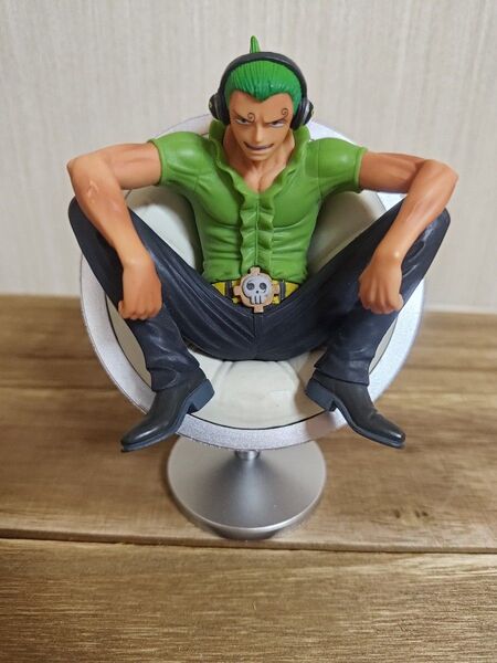 ワンピース DXF ヴィンスモーク ファミリー ヨンジ フィギュア プライズ