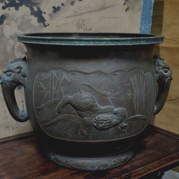 骨董品 実家帰省品 中国古玩 時代物 青銅 火鉢 大 龍と虎(細彫) 骨董品 (真鍮)