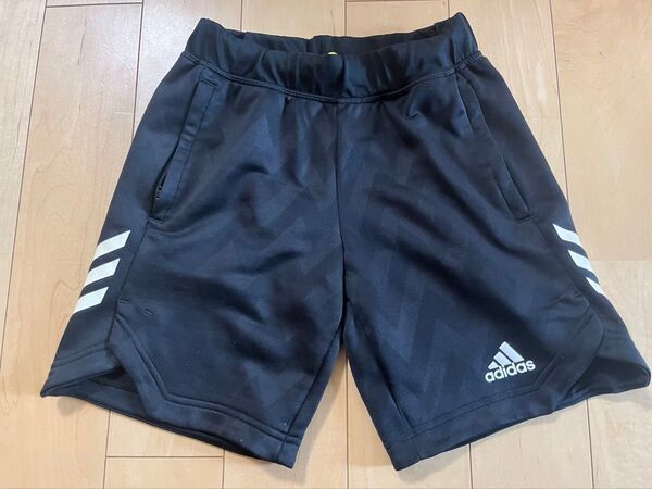 adidas ハーフパンツ 130㎝