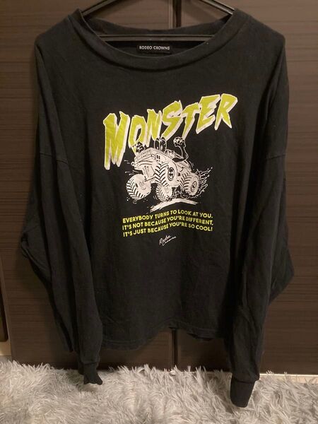 RODEO CROWNS モンスタープリント長袖Tシャツ